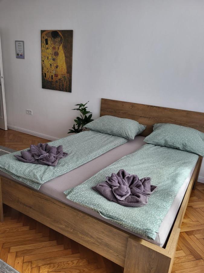 Downtown Studio Apartman Печ Екстер'єр фото