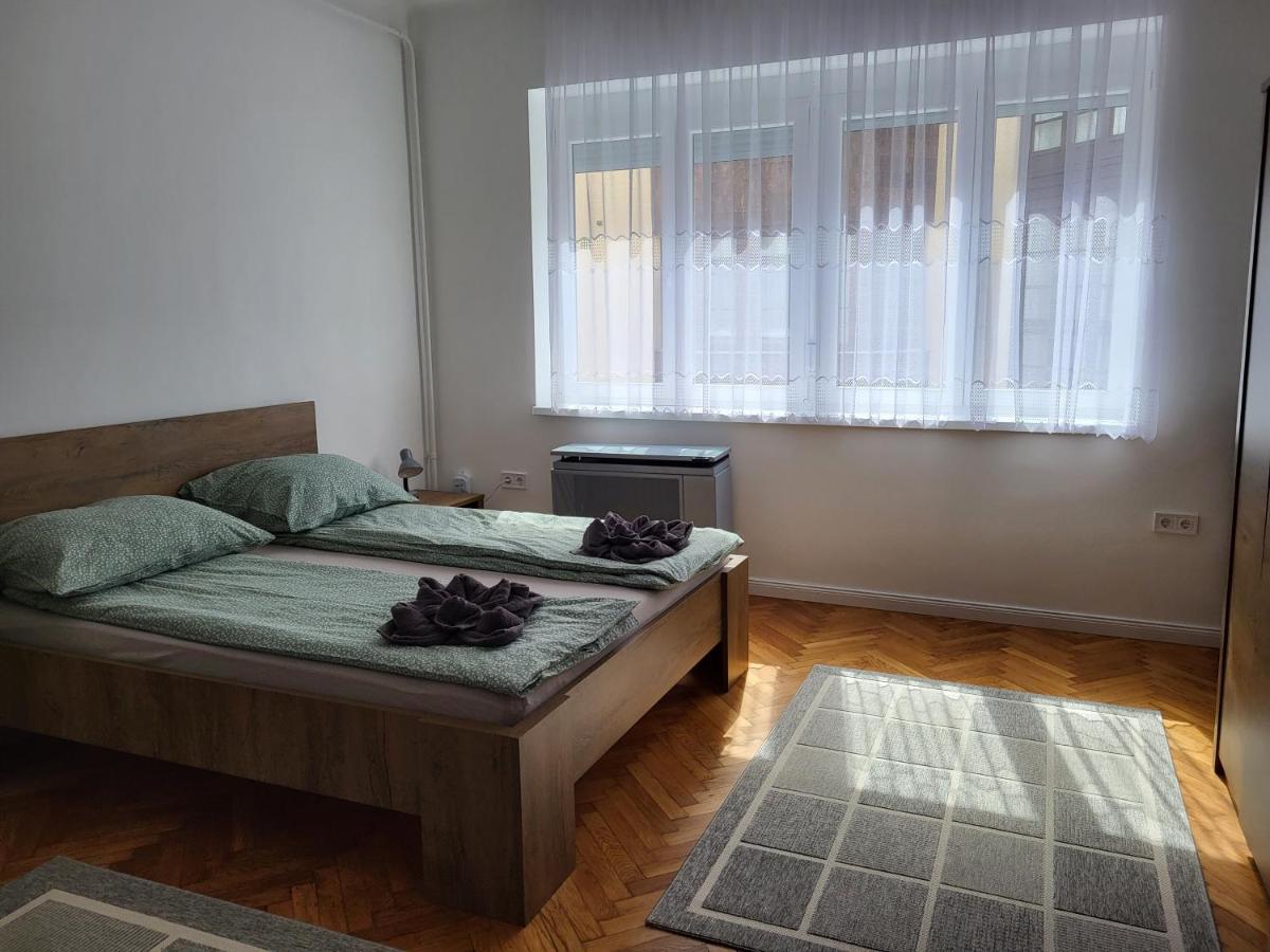Downtown Studio Apartman Печ Екстер'єр фото
